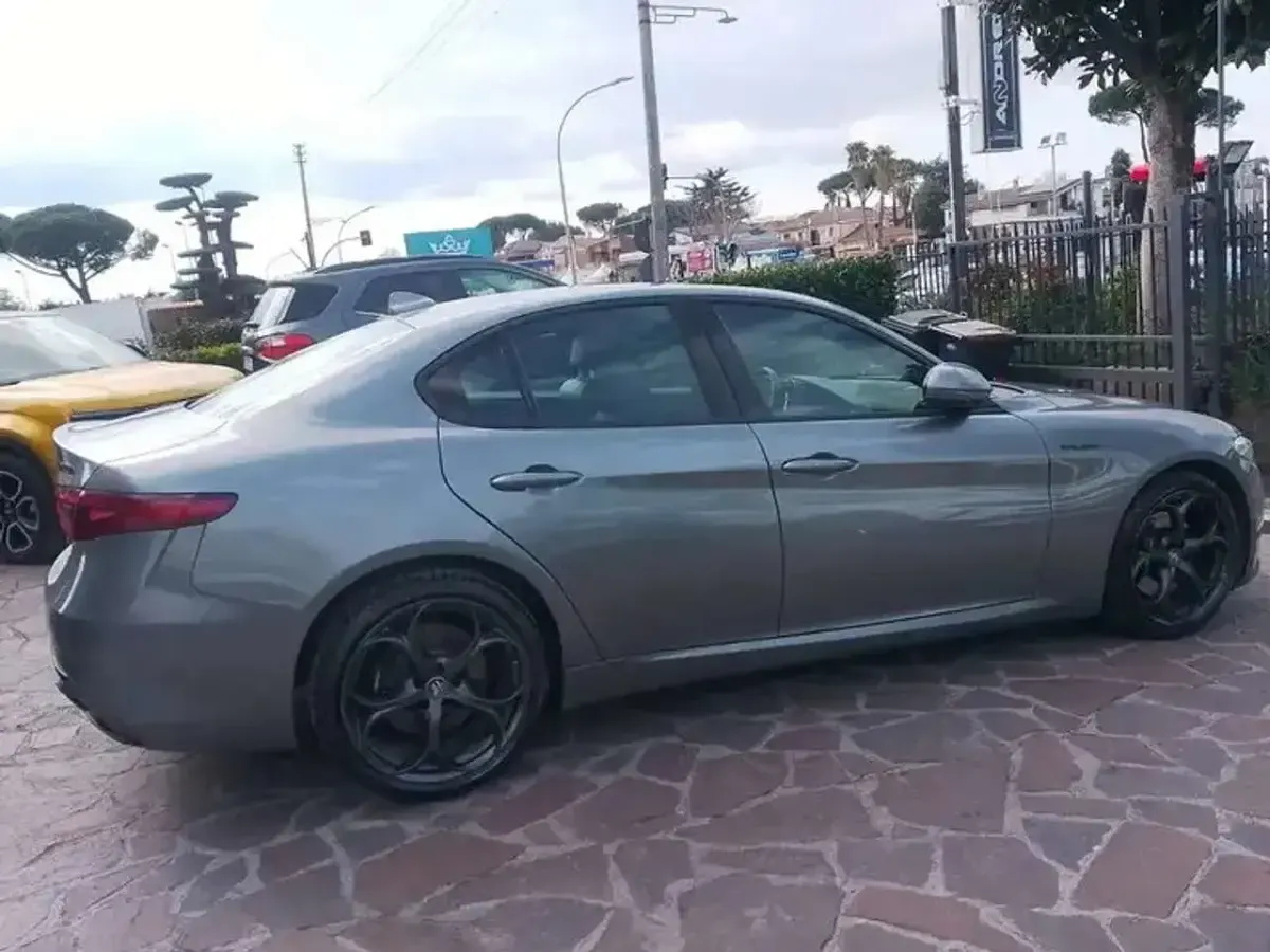 Usata Alfa Romeo Giulia Veloce 209 CV (153 kW) 2021 Grigio Berlina