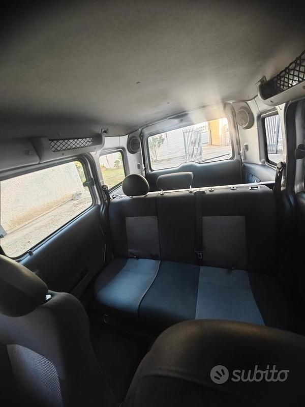 Usata Opel Combo 2008 Grigio Monovolume
