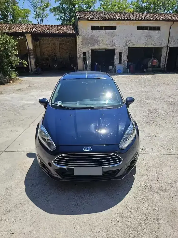Usata Ford Fiesta 75 CV (55 kW) 2016 Bluazzurro Utilitaria