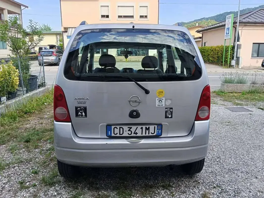 Usata Opel Agila Club 58 CV (42 kW) 2002 Argento Monovolume