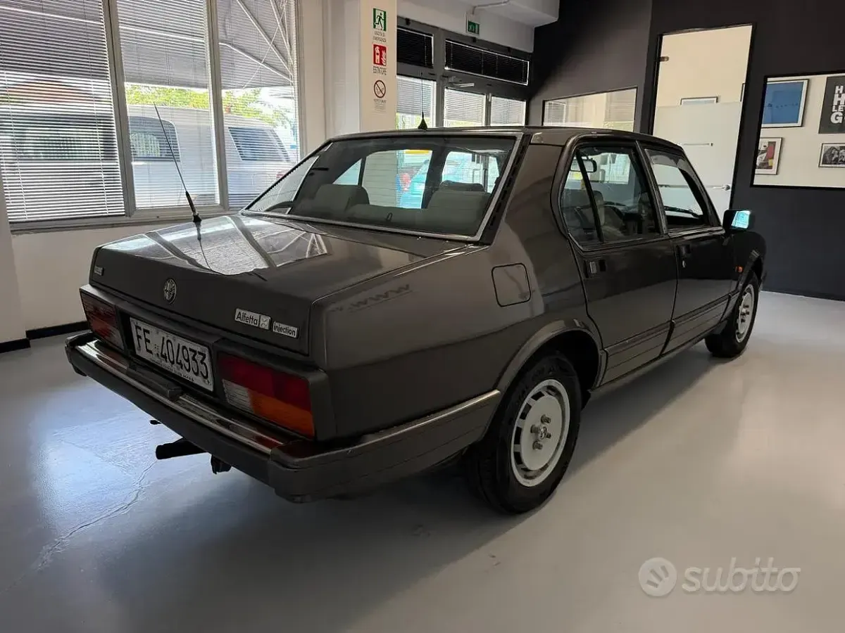 Usata Alfa Romeo Alfetta Quadrifoglio 125 CV (91 kW) 1983 Marrone Berlina