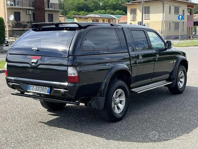 Usata Mitsubishi L200 Intense 116 CV (85 kW) 2005 Nero Pick-up