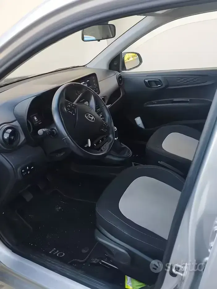 Usata Hyundai i10 67 CV (49 kW) 2023 Grigio Utilitaria