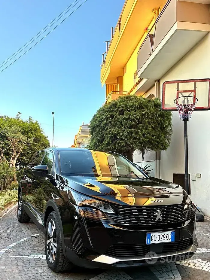 Usado Peugeot 5008 Allure 131 CV (96 kW) 2022 Negro SUV