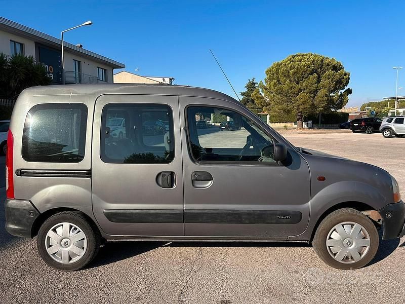 Usata Renault Kangoo 82 CV (60 kW) 2002 Monovolume