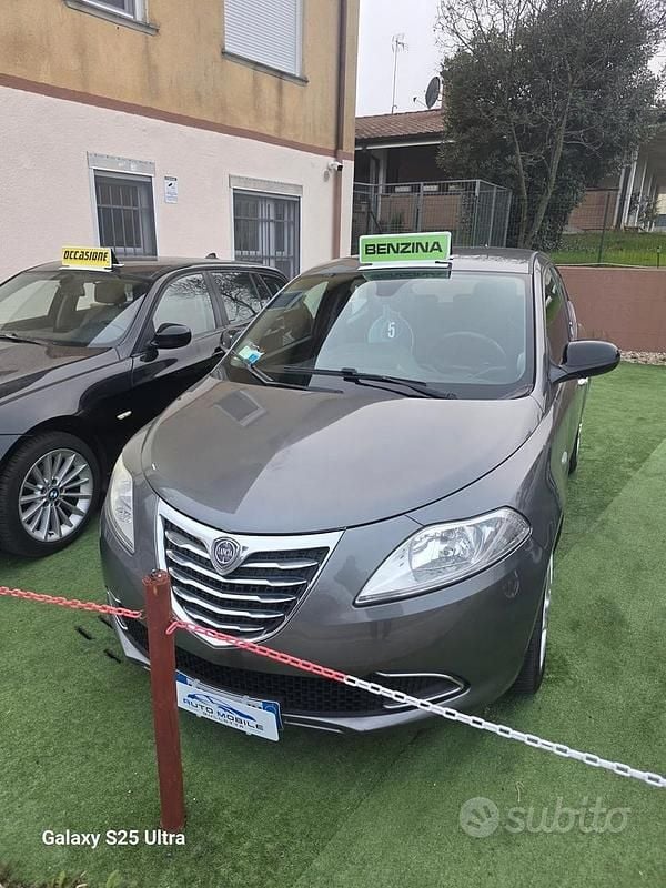 Usata Lancia Ypsilon Silver 69 CV (50 kW) 2012 Grigio Utilitaria