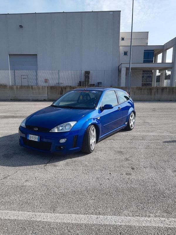 Blu Usata 2002 Ford Focus RS Tre volumi | 38.000 € - Immagine 1/4