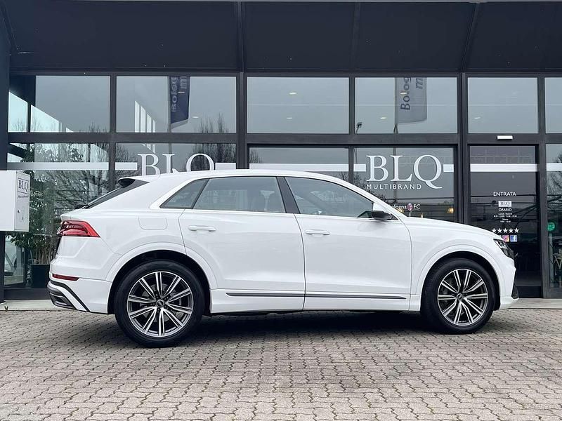 Usata Audi Q8 Sport 286 CV (210 kW) 2022 Bianco carrara SUV