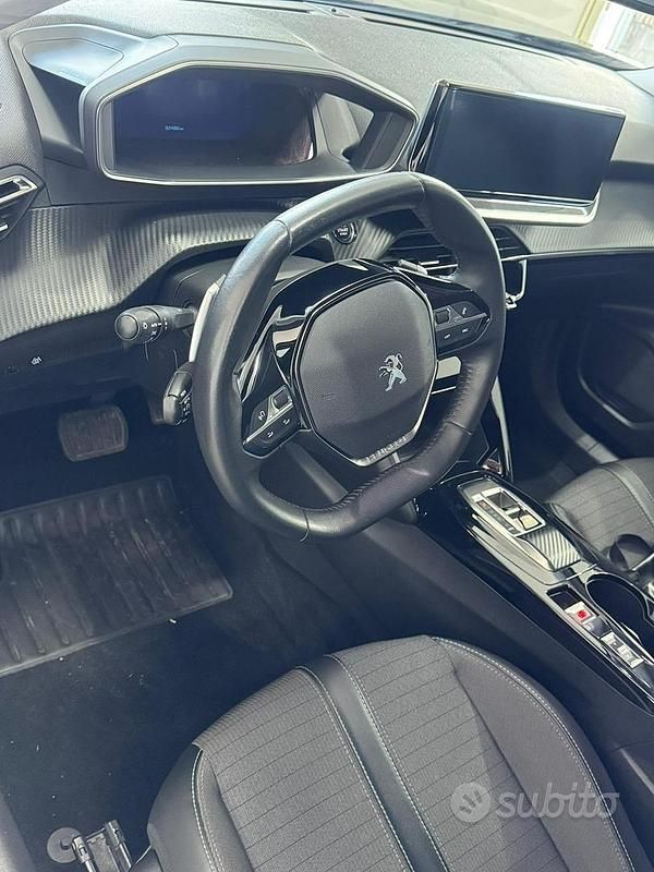 Usata Peugeot 2008 Allure 131 CV (96 kW) 2022 Grigio SUV