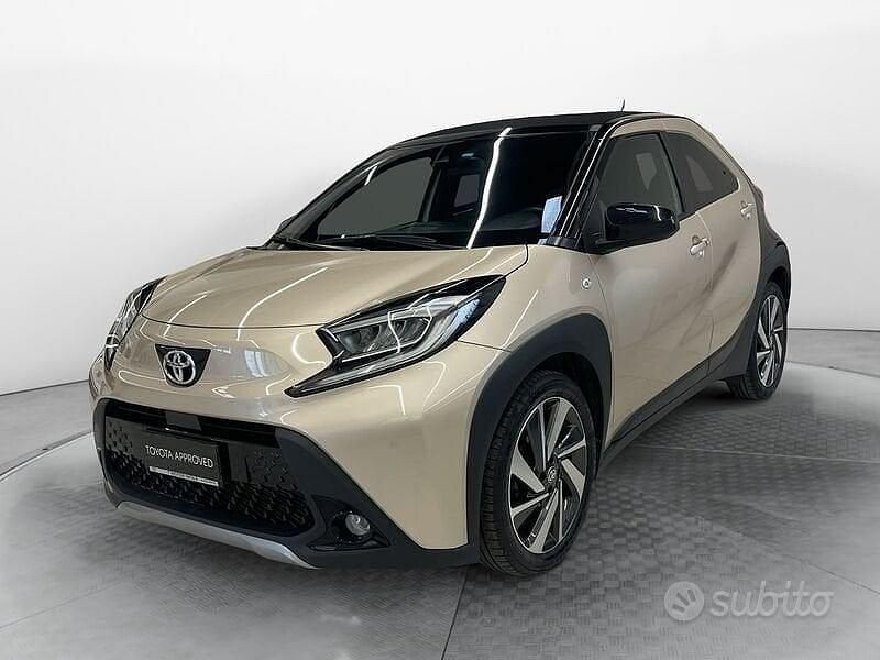 Usata Toyota Aygo X Lounge 72 CV (52 kW) 2022 Marrone SUV