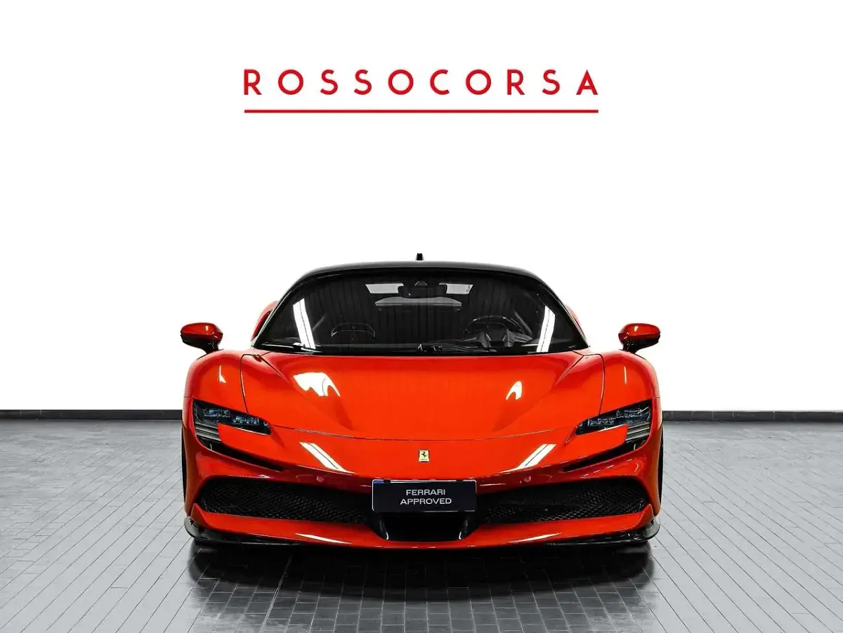 Usata Ferrari SF90 999 CV (734 kW) 2022 Rosso corsa Coupé