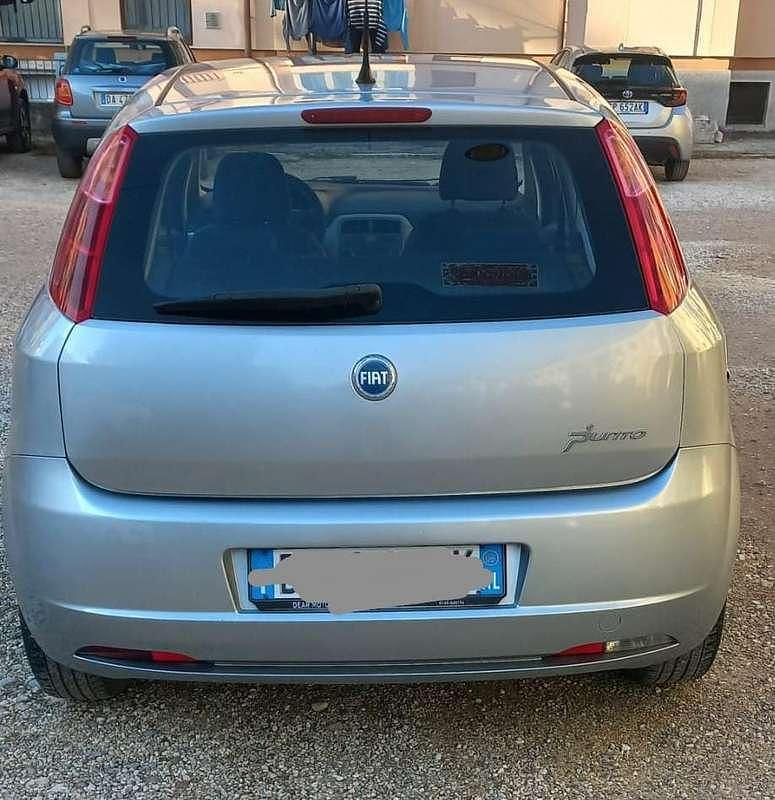 Usata Fiat Grande Punto Dynamic 95 CV (69 kW) 2006 Grigio Utilitaria
