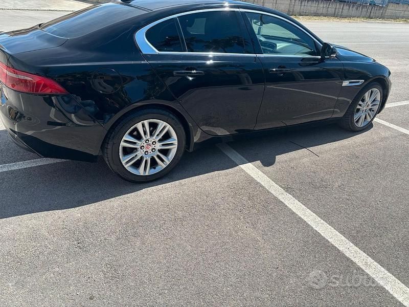 Usata Jaguar XE 180 CV (132 kW) 2015 Nero Berlina