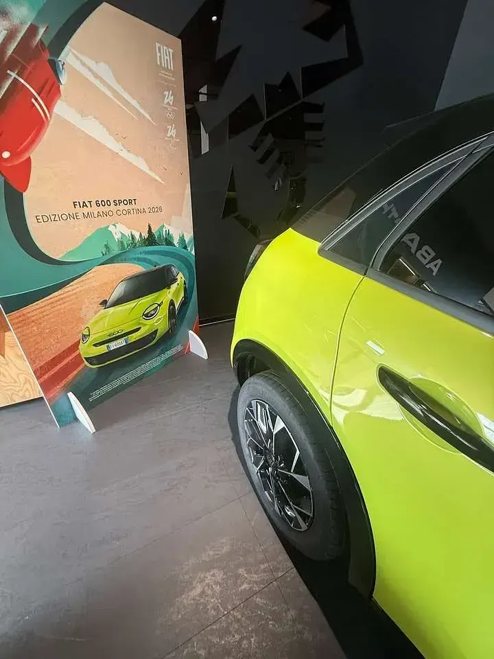 Nuova Fiat 600 Sport 145 CV (106 kW) 2026 Verde SUV