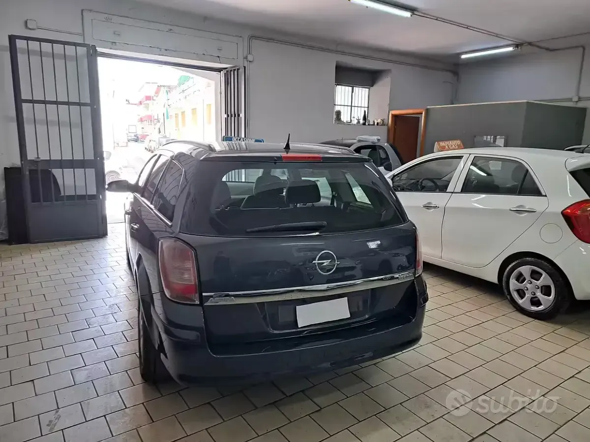 Usata Opel Astra 101 CV (74 kW) 2008 Bluazzurro Station wagon