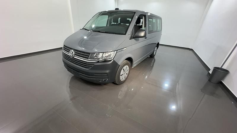 Usata VW Caravelle 150 CV (110 kW) 2023 Pure grey Monovolume