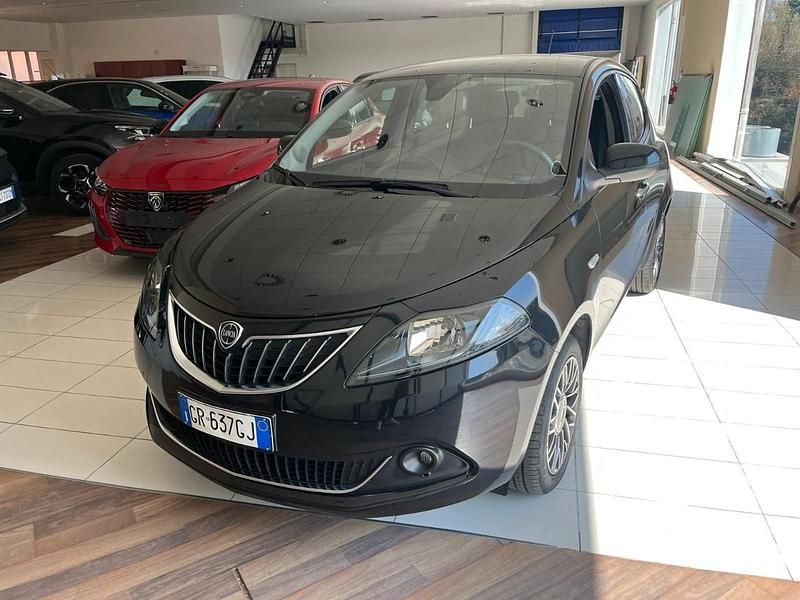 Usata Lancia Ypsilon Gold 69 CV (50 kW) 2023 Nero Utilitaria
