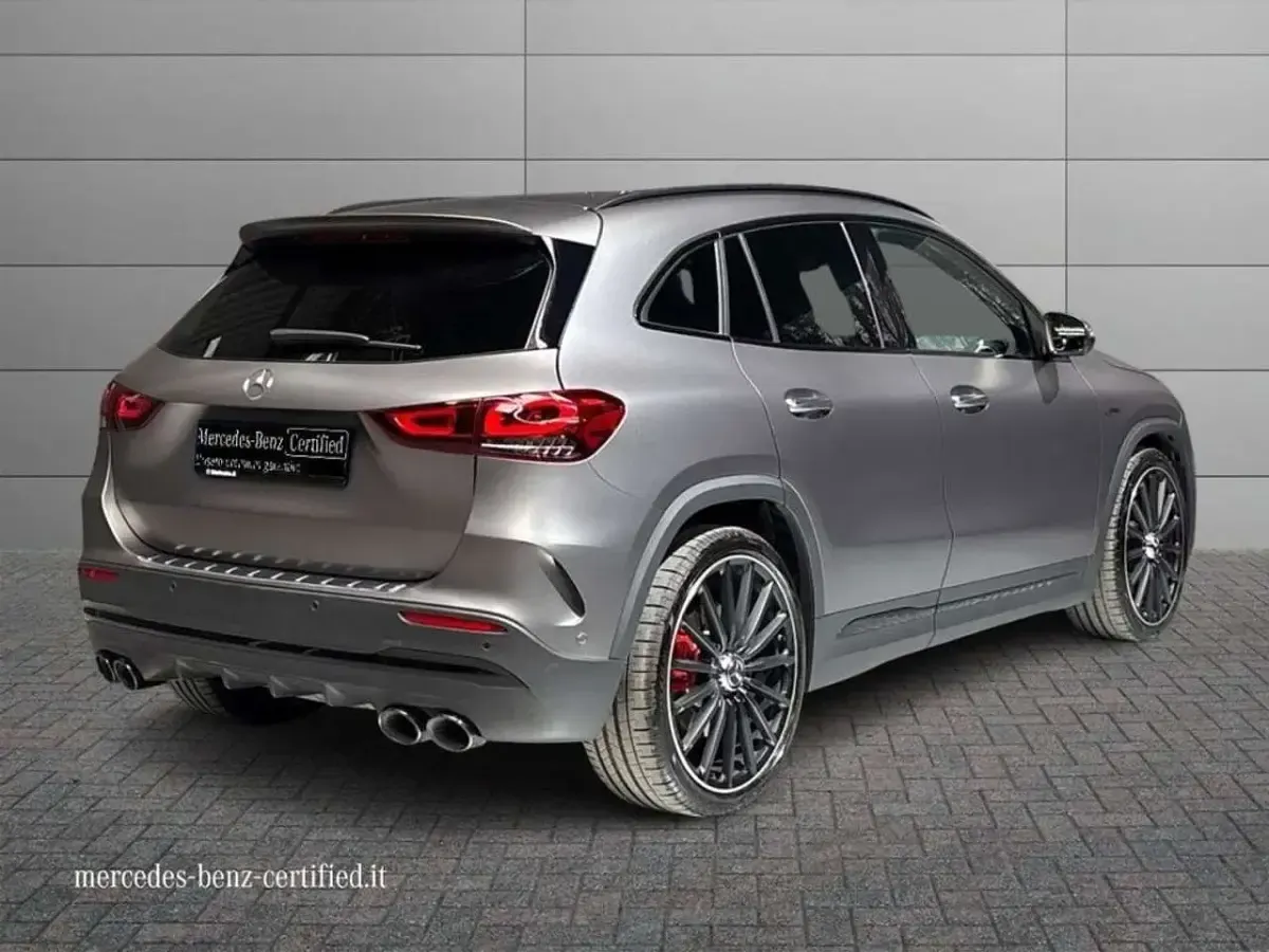 Usata Mercedes GLA45 AMG AMG 420 CV (308 kW) 2022 Grigio montagna magno designo SUV