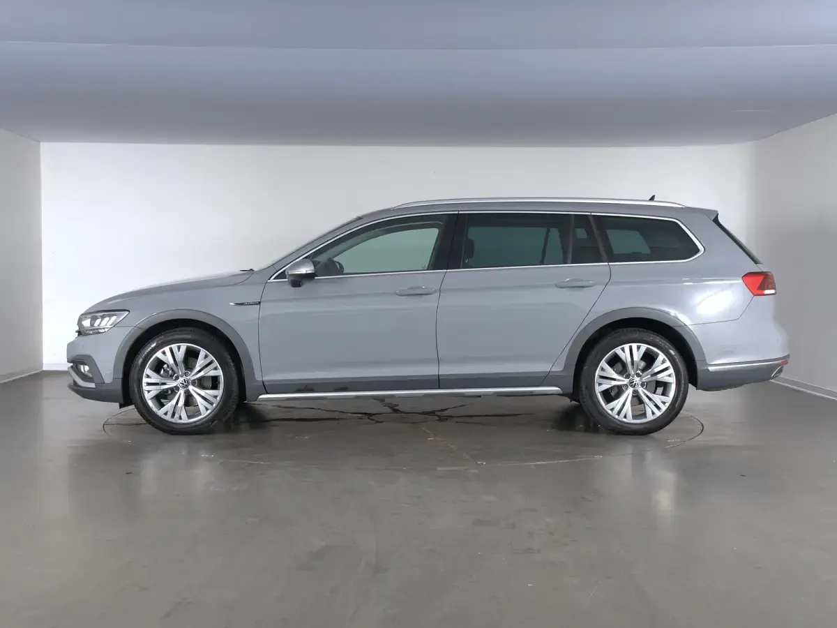 Usata VW Passat Alltrack 200 CV (147 kW) 2022 Moonstone grey Station wagon