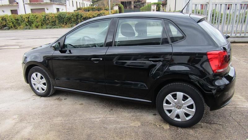 Usata VW Polo Trendline 75 CV (55 kW) 2012 Nero Berlina