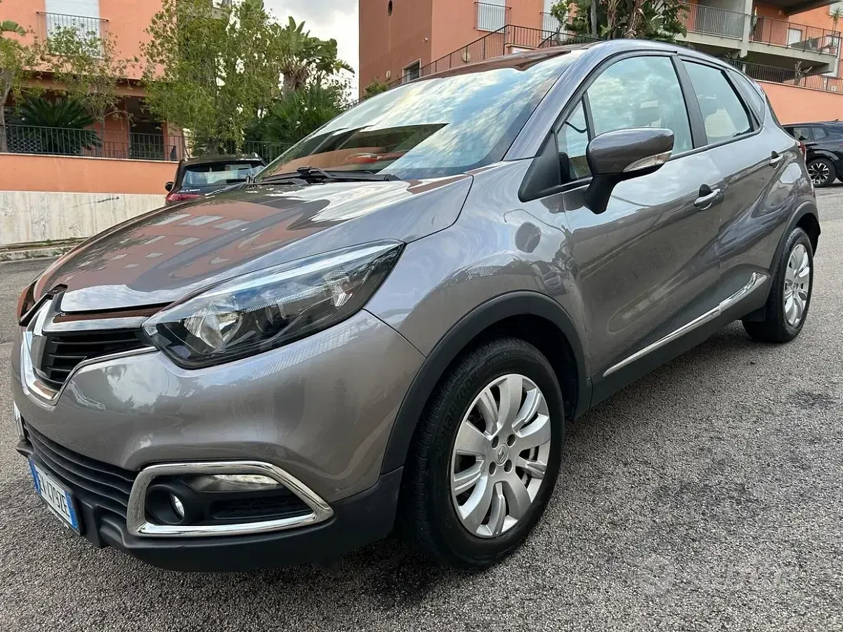 Usata Renault Captur 90 CV (66 kW) 2014 Grigio SUV