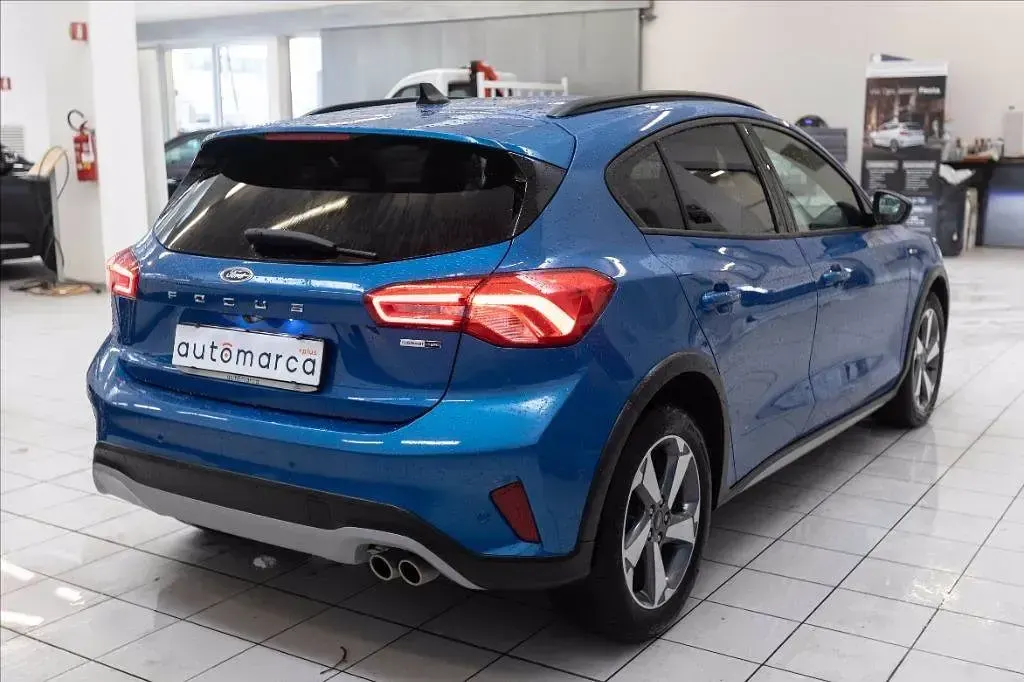 Usata Ford Focus Active 155 CV (114 kW) 2021 Blu metallizzato SUV