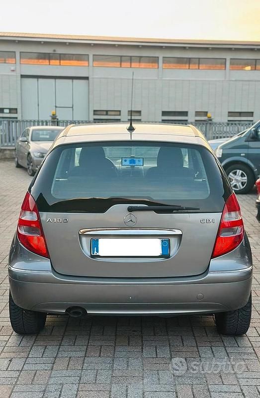 Usata Mercedes A180 Avantgarde 109 CV (80 kW) 2007 Grigio Berlina