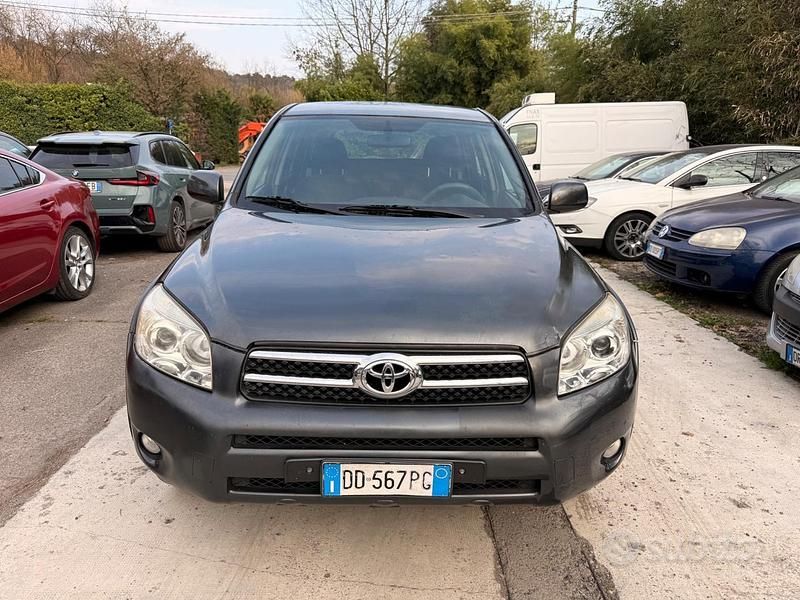 Usata Toyota RAV4 Luxury 177 CV (130 kW) 2006 Grigio SUV