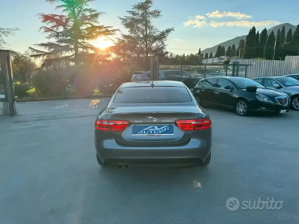Usata Jaguar XE 180 CV (132 kW) 2015 Berlina