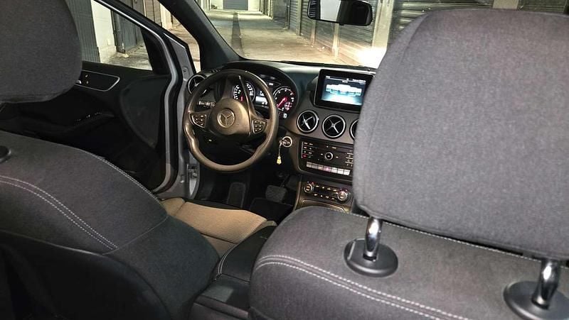 Usata Mercedes B200 Business 136 CV (100 kW) 2017 Grigio Utilitaria