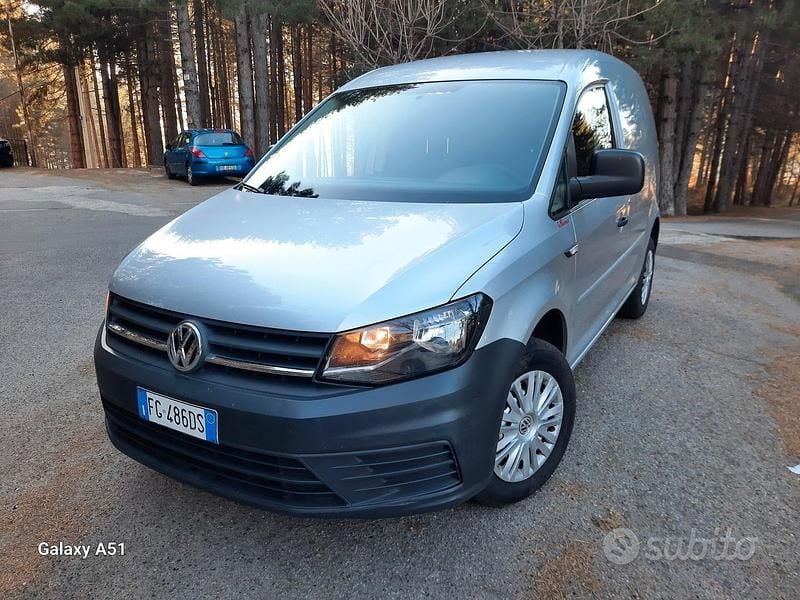 Usata VW Caddy 102 CV (75 kW) 2016 Grigio Monovolume