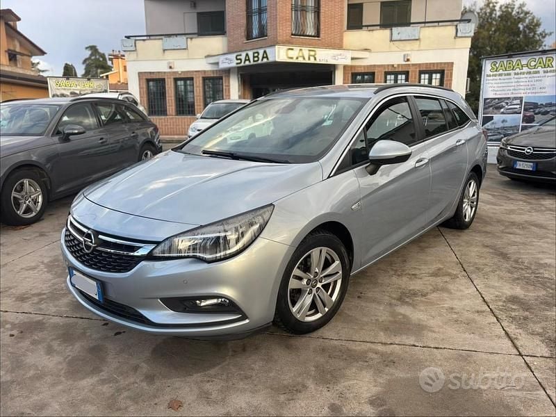 Grigio Usata 2017 Opel Astra Tre volumi | 6900 € (Super prezzo) - Immagine 1/4