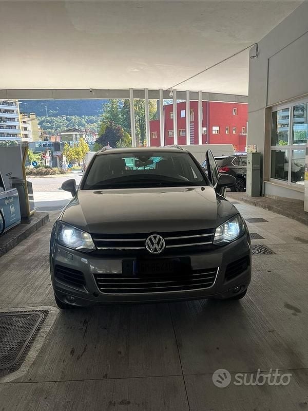 Usata VW Touareg 245 CV (180 kW) 2012 Grigio SUV