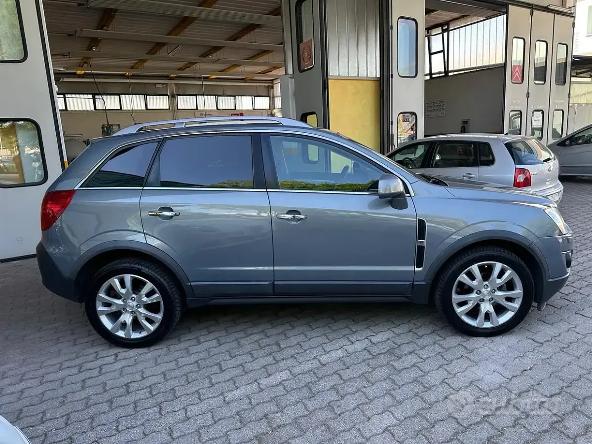 Usata Opel Antara Cosmo 184 CV (135 kW) 2012 Grigio SUV