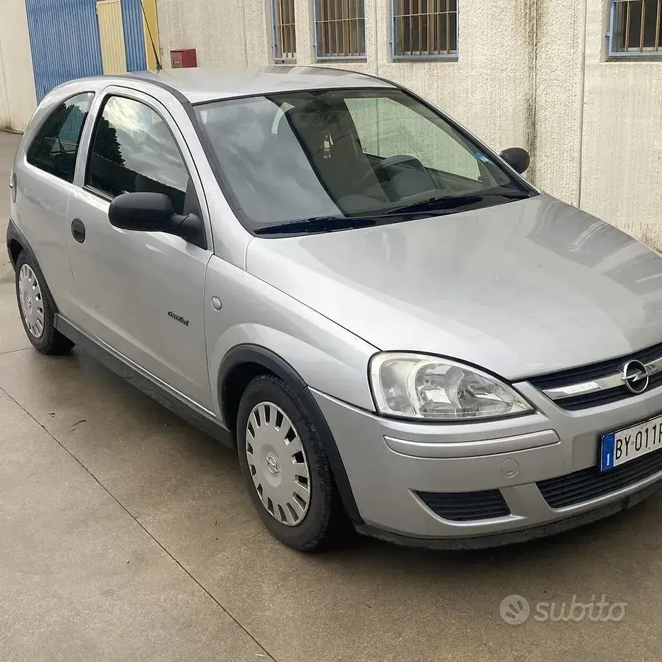 Usata Opel Corsa 58 CV (42 kW) 2002 Grigio Utilitaria