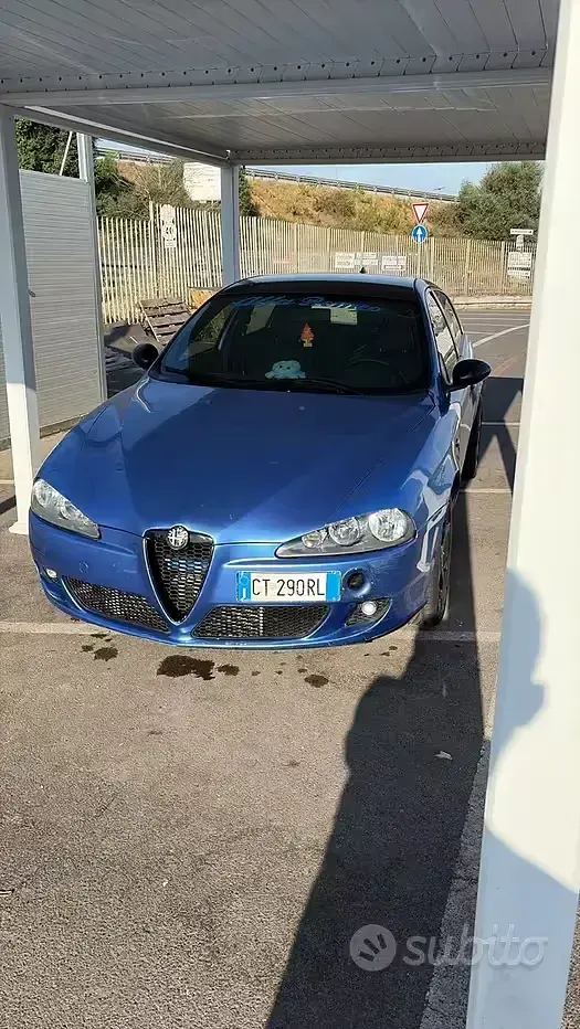 Usata Alfa Romeo 147 140 CV (102 kW) 2004 Bluazzurro Utilitaria