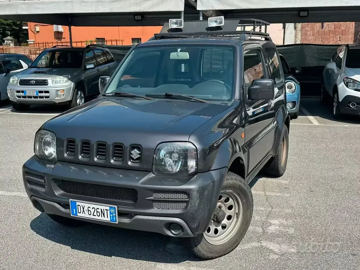 Usata Suzuki Jimny 85 CV (62 kW) 2009 Grigio SUV