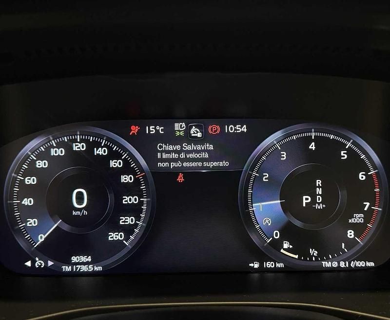 Usata Volvo XC40 Momentum 129 CV (94 kW) 2021 Bianco SUV