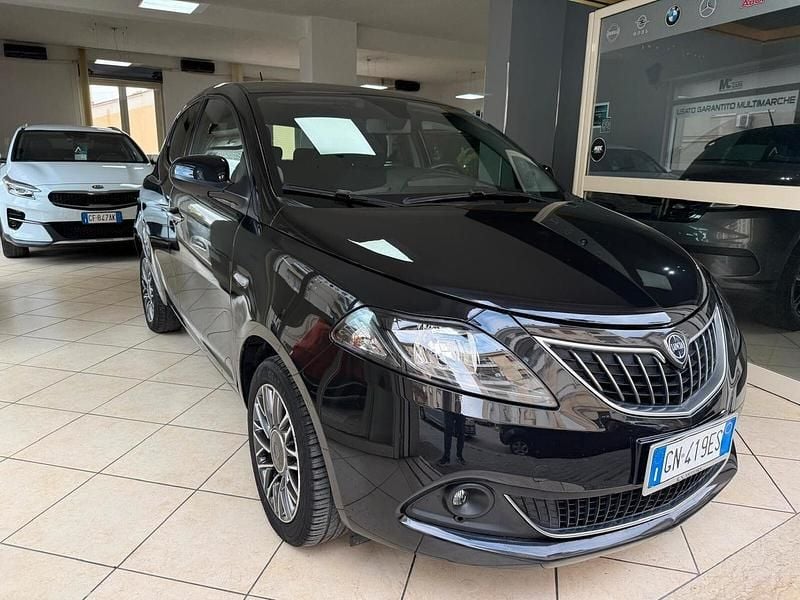 Usata Lancia Ypsilon Silver 69 CV (50 kW) 2023 Nero Utilitaria