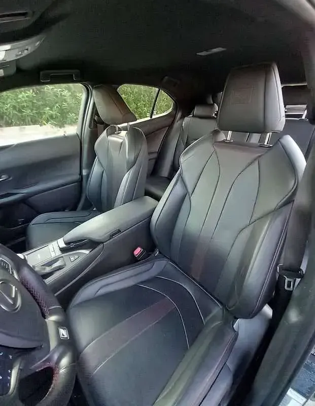 Usata Lexus UX Sport Line 145 CV (106 kW) 2020 Grigio SUV