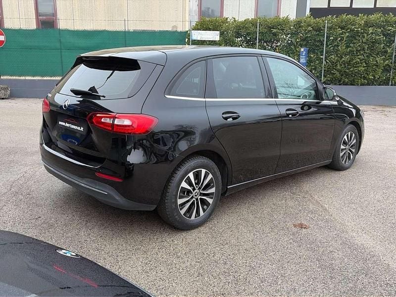Usata Mercedes B180 116 CV (85 kW) 2022 Nero Monovolume
