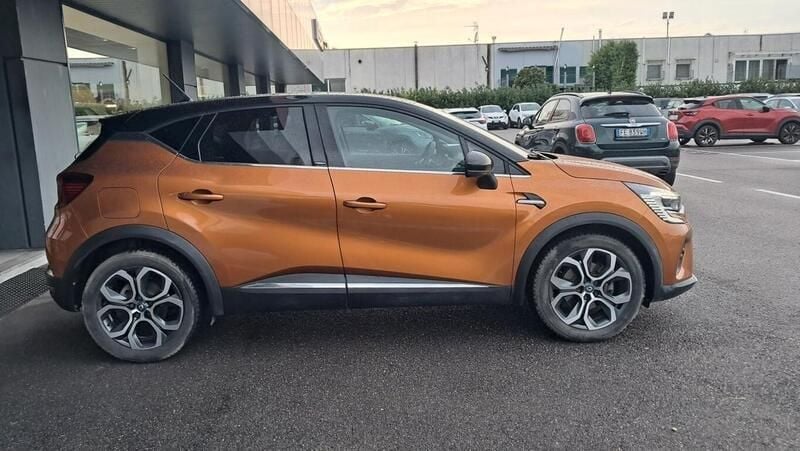 Usata Renault Captur Intens 93 CV (68 kW) 2021 Arancione SUV