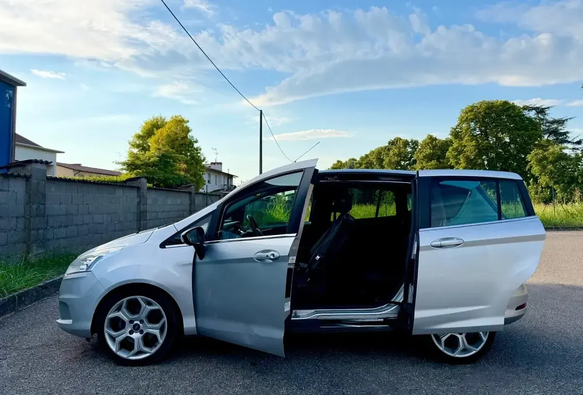 Usata Ford B-MAX Titanium 95 CV (69 kW) 2013 Argento Monovolume