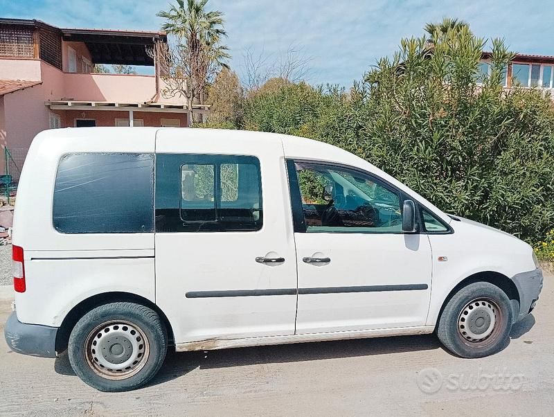 Usata VW Caddy 105 CV (77 kW) 2010 Monovolume