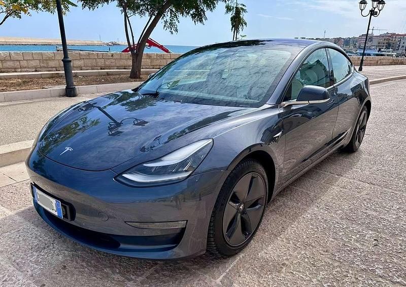 Usata Tesla Model 3 366 kW (498 CV) 2019 Grigio Berlina