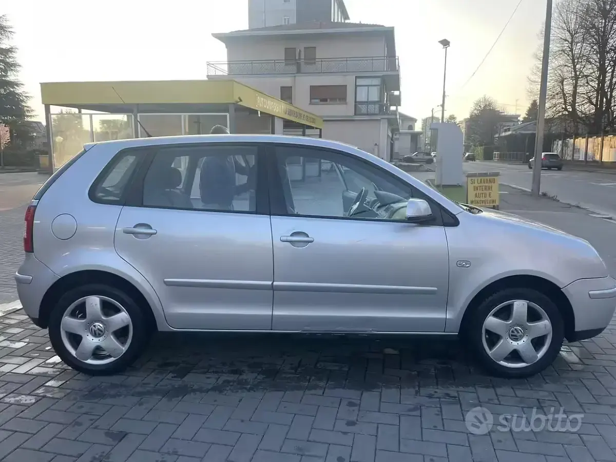 Usata VW Polo 101 CV (74 kW) 2003 Grigio Berlina