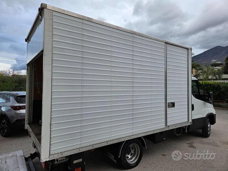 Usata Iveco Daily 136 CV (100 kW) 2023 Bianco Furgone
