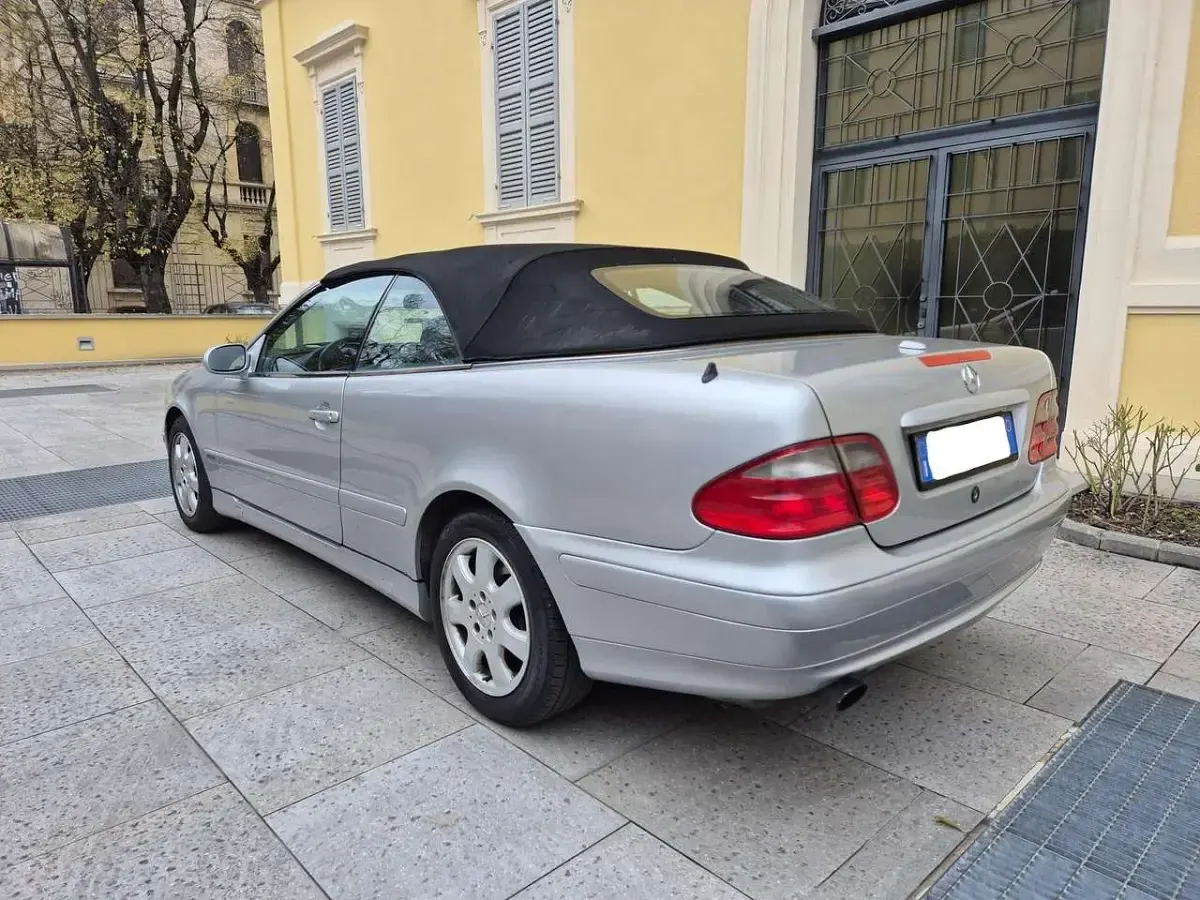 Usata Mercedes CLK230 Elegance 197 CV (144 kW) 2002 Argento metallizzato Cabrio