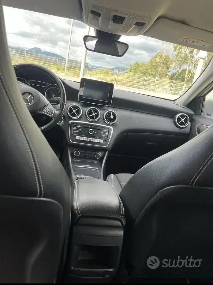 Usata Mercedes A180 109 CV (80 kW) 2016 Grigio Berlina