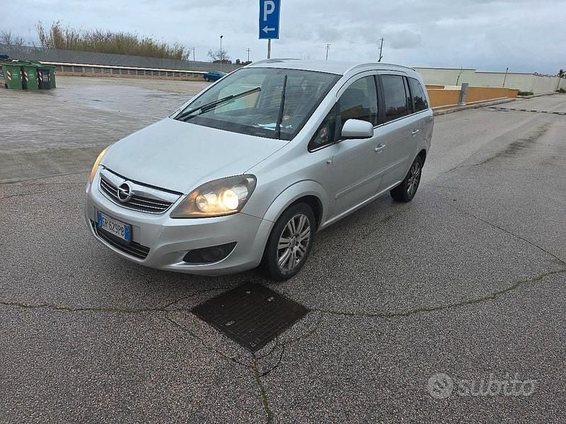 Usata Opel Zafira 150 CV (110 kW) 2013 Grigio Monovolume